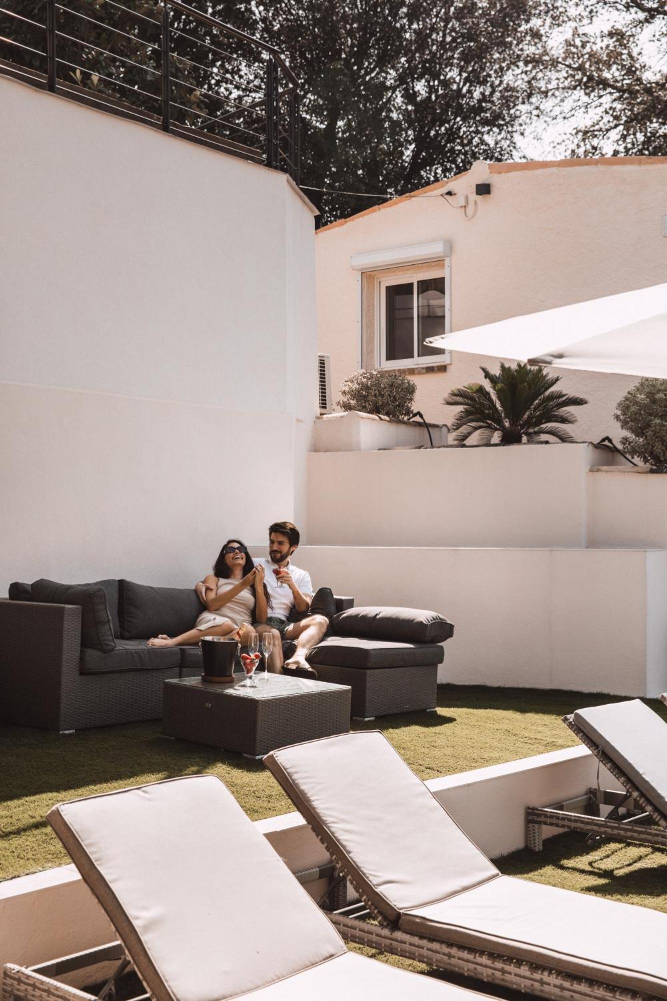 Piscine-Jacuzzi-Videoprojecteur-Clim La Perle Rare Villa Mougins Bagian luar foto