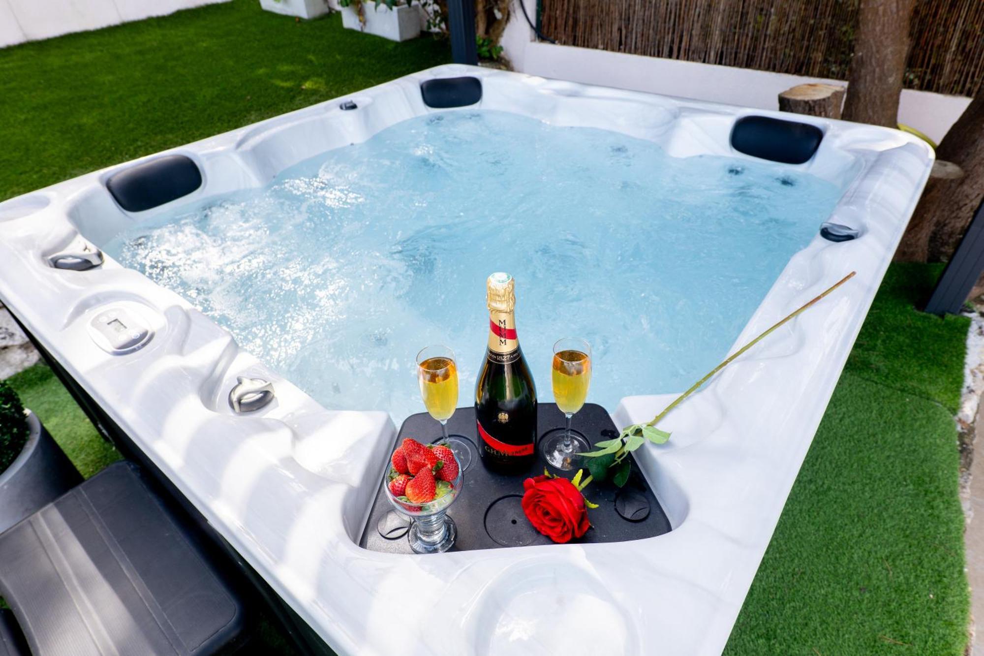 Piscine-Jacuzzi-Videoprojecteur-Clim La Perle Rare Villa Mougins Bagian luar foto